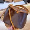 حقيبة المصمم الشهيرة حقيبة كتف واحدة عالية السعة للسيدات مع حقيبة رسول بسيطة الملمس