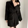 Kvinnors sommarklänning Koreansk stil läckande axlar oregelbunden bälte midja kort kjol mocka skjorta Kvinnors PL186 210506