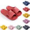 Nyaste tofflor Slides skor Män Kvinnor Sandal Plattform Sneakers Mens Kvinnor Röd Svart Vit Gul Slide Sandaler Trainer Utomhus Inomhus Slipper Storlek 36-45