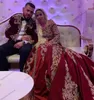 Abiti da sposa arabi a maniche lunghe bordeaux 2022 Abito da sposa caftano musulmano con spalle scoperte in pizzo dorato di lusso