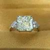Blomskuren 4ct Moissanite Diamond Ring 100% Original 925 Sterling Silver Bröllop Band Ringar För Kvinnor Män Engagemang Smycken