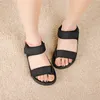 Sandales à plateforme respirantes pour femmes, chaussures d'été ultra-légères et confortables, chaussures plates en tissu extensible, sandales noires, grandes dames