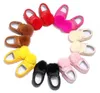 Första Walkers Baby Girls Boys Skor Fur Ball 2022 Toddler Spädbarn PU Suede Leather Born Moccasins Soft Sole Prewalkers