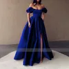 Royal Blue 2021 Satin Prom trägerlos von den Schulter geteilten Abendkleidern plissierte A-Linie lange formelle Kleider