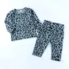 Vårens höst baby pojkar flickor kläder pyjamas set 6m6t barn kläder barn tryckt leopard sömnkläder loungesuits bomullsflicka e3779624