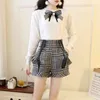 Outono inverno mulheres pérolas bowknot branco camisola de tricô top + xadrez de lã shorts shorts suspensórios alta cintura dois peça calça conjunto 210416