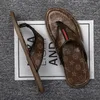 Luxus-Designer-Slipper für den Sommer, braun, schwarz, Brokatmuster, Gummi, weicher Boden, breite, flache Slide, Herren-Strand-Sandalen, Flip-Flops, Größe 40–45