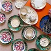 Set di piatti da tavola in ceramica da 28 pezzi lussuosamente bordati d'oro Set di stoviglie in porcellana bone china vestito da tavola colorato