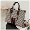 2023 Borse Outlet di liquidazione Borsa estiva da donna nuova moda Borsa tote di grande capacità Borsa monospalla portatile Borse Premium