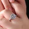 Bagues de fiançailles 100% gra Femme Véritable Sterling Silver 2 ct rond brillant diamant halo mariage bijoux fins 220207