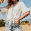 Kobiety Lato Casual T-shirt Solid White Ladies Tshirts V-Neck Bandaż Hollow Out Loose Fashion Female Tee Topy Proste 210518