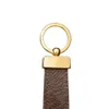 Luxury DesignerKeyChain Nyckelkedja Buckle Lovers Car Keychain Handgjorda läder Keychains Men Kvinnor Väska Pendant Tillbehör 4 Färg 211i