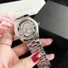 Zegarki marki Kobiety Lady Girl Diamond Crystal Triangle Hollow Out Duże Listy Styl Metalowa Stal Zespół Kwarcowy Wrist Watch GS40