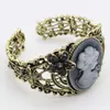 Charm Armbanden Vintage Brons Relief Gesneden Cameo Standbeeld Queen Bangle Armband Strass Mode Jewelry283p