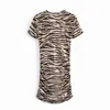 Mode leopard tryckt kortärmad sommar mini klänning retro sexig bröst exponerad pläterad bodycon klänningar streetwear 210521