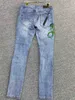 Luxurys designer tunna design mens jeans män denim blå broderi orm vintage stil hål mode byxa slim-ben motorcykel biker kausal hip hop byxor w28-w40