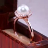 Moda Zircon Rose Gold Pearl Ring Charme Lady Elegante Menina Jóias Cocktail Birthdail Presente Tamanho Us6-10 Anéis de Cluster