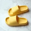 2021 Indoor Slippers Men vrouwen niet-slip badkamer huisschoenen plat Eva dikke bodem slippers glijdt dames sandalen zomer slippers flopflops