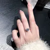 nuovo argento intarsiato in cristallo blu a nido d'ape con diamanti anello di lusso scintillio da donna accessori da sposa di fidanzamento