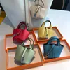 Luxurys llavero cadena caso Bolsos gancho diseñador bolsos suspensión airpods casos auriculares Accesorios mini Satchel bolso de mano mujer bolso compuesto dama