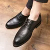 Mężczyźni Bullock Niepoślizgowe Obuwie Formalne Buty Partii Kapcie Męskie Płaskie Zużycie Gentleman Leather Casual Office Business