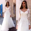 Romantisk En linje Boho Beach Bröllopsklänning Långärmad Applikationer Lace Tulle Flowy Bridal Gowns Sommar Bohemian Bride Bröllopsklänningar 2022 Robe de Mariage