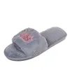 Femmes fourrure pantoufle hiver en peluche chaud plat chaussures d'intérieur femme mode couronne motif maison rose moelleux pantoufles diapositives