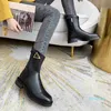 高品質牛革ニーブーツ黒本革フラットヒール三角ベルトバックルロングブーツ女性デザイナー冬の靴