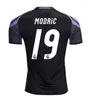 Bale Benzema Modric ISCO Retro Soccer Jerseys 10 11 12 13 14 15 16 17 18 19 20 Ronaldo Sergio Ramos Marcelo James Black Dragon Vintage Shirt Bale Kroos Fotbollsklassisk