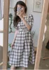 Lace Up Summer Dress Women Bomull Linen Casual Half Sleeve Es Kvinna O Neck Blå Plaid Klänning Boho Robe Femme Vestido 210423