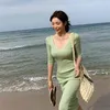 Coréen coupe-bas col en V mince robe en tricot femme mince été demi-manche Office Lady tricot coton polyester gaine 210416
