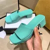 Kapcie Desinger Candy Kolor Galaretki PVC Platforma Kobiet Buty Letnie Kwadrat Otwarte Otwarte Obcasy Mules Outdoor Beach Dress Grube Sole