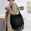 Omuz Çantaları Tote Moda Saçaklı Kadınlar için Yüksek Kaliteli Kova Tasarımcı Koltukaltı Crossbody Sonbahar Çanta Satchel 1122