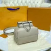 LockMe Bucket Handle Bag Grained Leather 2021ss Collection Womens Luxurys Designers Cross body Bags Handbags Purses Crossbody 24cm M57687 M57688 M57689