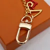 Snygg färgglad lyxdesignernyckelring Brevhänge Guldnyckelspänne Löstagbara nyckelringar för män Damnycklar Ornament Partihandel