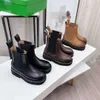 Últimas botas de nieve para mujer Martin Desert Boot flamencos medalla de flecha de amor 100% cuero real tamaño grueso 35-40 zapatos de invierno