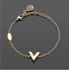 Lyxig smycken designer kvinnor brev v halsband rostfritt stål guld silver örhängen Armband och passar mode ins star stil