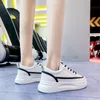 2021 Tasarımcı Kadın Koşu Ayakkabıları Siyah Gri Yansıtıcı Moda Bayan Eğitmenler Spor Sneakers Yüksek Kalite Boyutu 35-40 QG