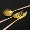 Oro rosso 24 pezzi Set di posate da tavola Set di posate per alimenti in acciaio inossidabile Coltello da bistecca per la casa Forchetta Cucchiaio da caffè Set di stoviglie di lusso 210706