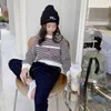 PRESALE 9.13 Ankomst Fallrund hals svart och vitt Striped Liten Körsbärsmönster Tryckt Casual Sweatshirt Girls Topp 211110