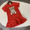 Новое летнее платье мода печати медведь письмо стиль детская одежда мультфильм с коротким рукавом случайные девочки розовые красные вечеринки платье