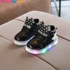 Crianças LED Brilhante Sapatilhas Crianças Loop Loop Moda Sapatos Luminosos para Meninas Meninos Homens Mulheres Skate Menina Menina Menino Childrens 210713