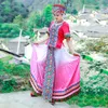 Vêtements de scène de fête de danse folklorique chinoise Costume de performance nationale Femmes Hmong Vêtements brodés à manches courtes été élégants vêtements Miao