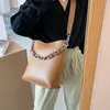 아크릴 사슬 디자인 여성을위한 크로스 바디 가방 어깨 가방 2024 트렌드 우아한 여행 버킷 PU 가죽 핸드백 작은 볼사