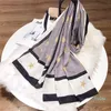 Foulards de luxe conçus, marque de mode Foulards pour femmes, disponible en quatre saisons, en Europe et aux États-Unis,