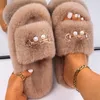 Slippers mulheres, decoração de pérolas ao ar livre, sandálias de quarto deslizamentos peludos plataforma pluffy designer de luxo inverno sapatos quentes 2022slippers