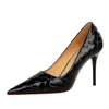 High Designer Heel Femmes Black Gingham Patent Cuir Pumps Stiletto 9,5 cm Slip-on de la bouche peu profonde Pointe Lady Party 9258