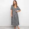 Vestido de mujer de manga corta con cuello en V profundo a cuadros vestidos bohemios sueltos casuales dobladillo grande talla grande verano largo 210513