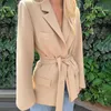 Bureau Mesdames Femmes Nouveau 2021 Mode Couleur Solide Blazer Manteau Vintage Poches à manches longues Casquettes Vêtements d'extérieur Chic Tops X0721