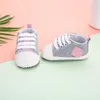 Chaussures confortables pour premiers pas des bébés filles et garçons, bandes d'épissure, semelle souple, décontractées, simples, à la mode, pour enfants de 30 à 35 ans, 2022